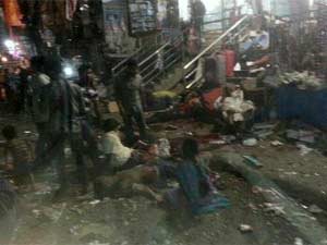 Car bomb explodes; Kills dozens