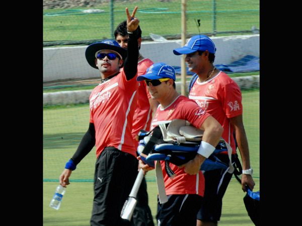 Sreesanth, 2 others held for spot fixing