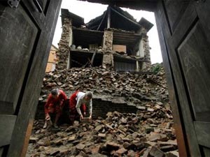 5 people killed in UP wall collapse