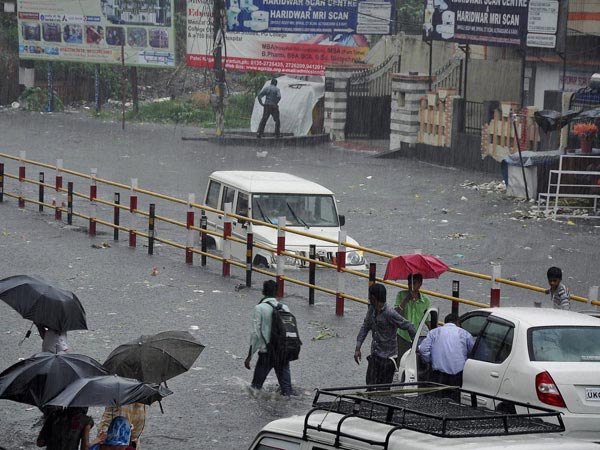 60 killed as rains batter north india