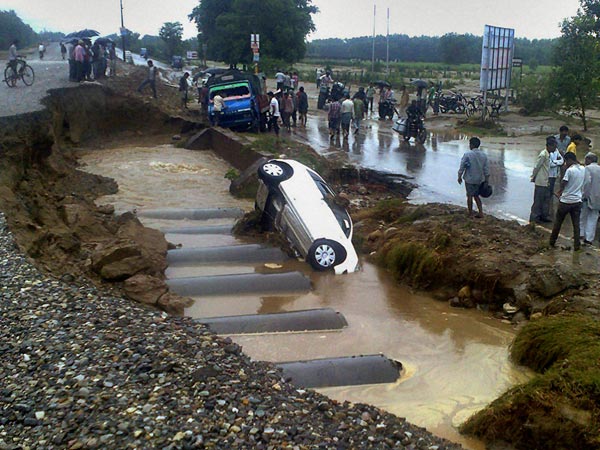 60 killed as rains batter north india