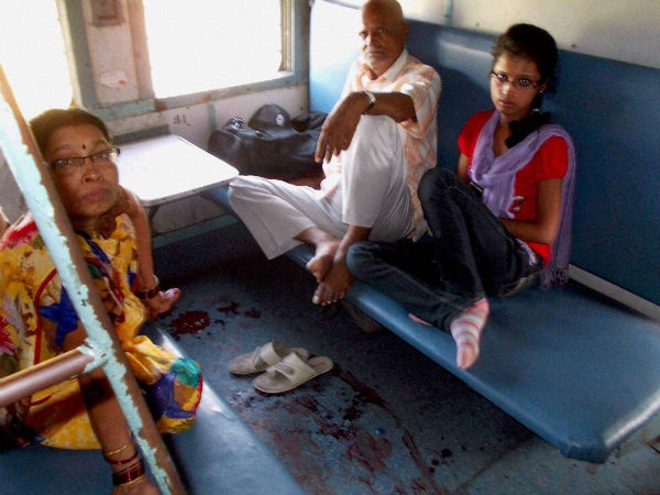 bihar-attacked-train