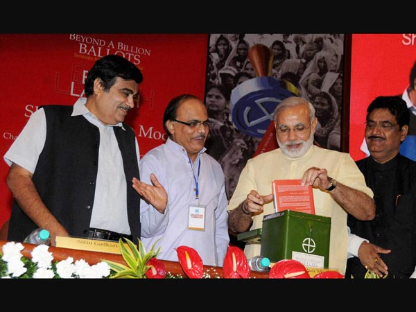 Narendra Modi with former BJP president Nitin Gadkari