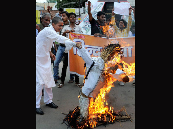Vishwa Hindu Parishad members burn effigy of terrorists