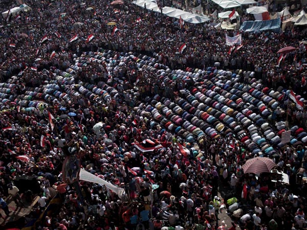 42 killed, 322 injured in Egypt clash