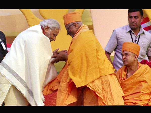 narendra-modi-seeks-blessings