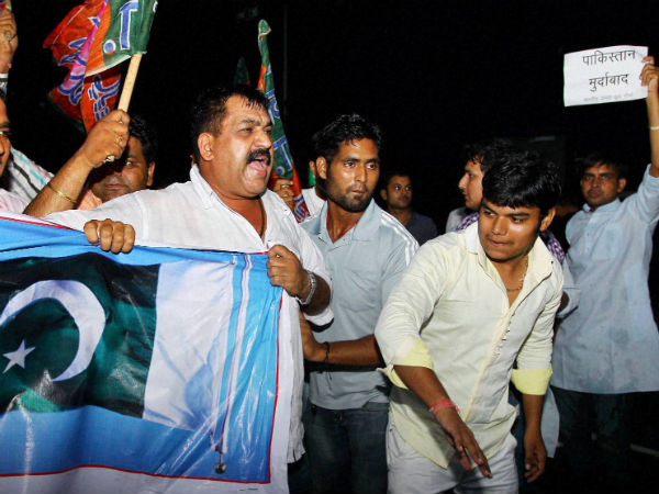 Antony's statement lets Pak free Antony's statement lets Pak free