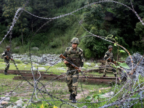 J&K: Firing along LoC, 3 jawans injured J&K: Firing along LoC, 3 jawans injured