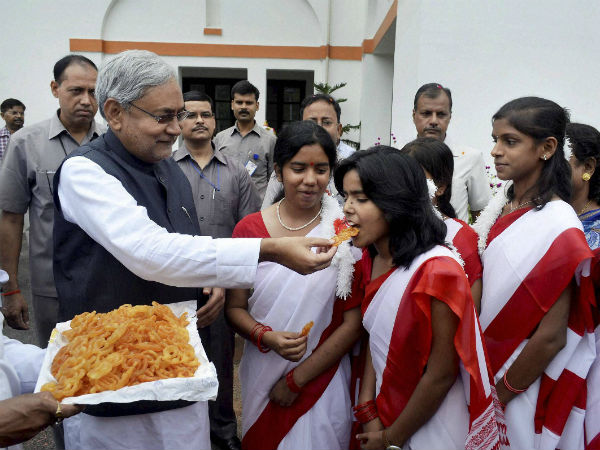 Communal harmony is must, says Nitish