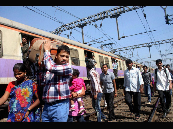 Foreigner attacked in Mumbai local