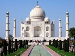 Protest at Taj Mahal over high court