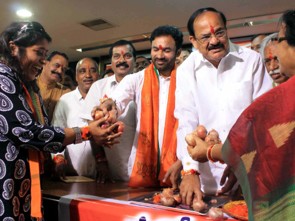 venkaiah-naidu-onions venkaiah-naidu-onions