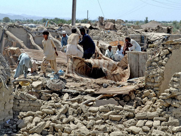 Pak death toll reaches over 350 people