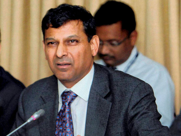 Rajan meets FM, discusses economics