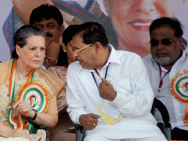 KPCC President G Parameshwara with Sonia Gandhi KPCC President G Parameshwara with Sonia Gandhi