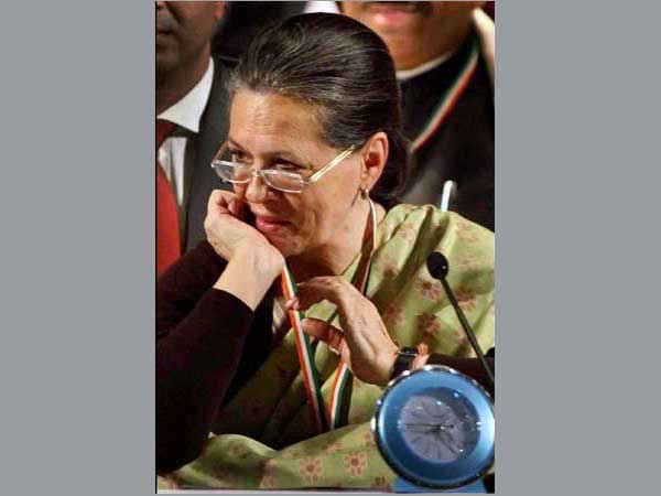 T-Row: Cong leaders thank Sonia Gandhi T-Row: Cong leaders thank Sonia Gandhi