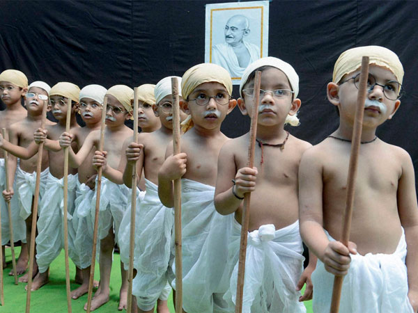 'Live' Gandhi at ashram in Ahmedabad