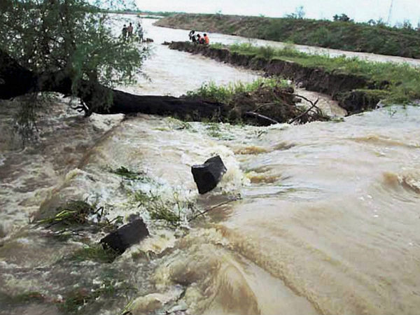 PM annuounces RS 1000 Cr relief for Odisha, AP 