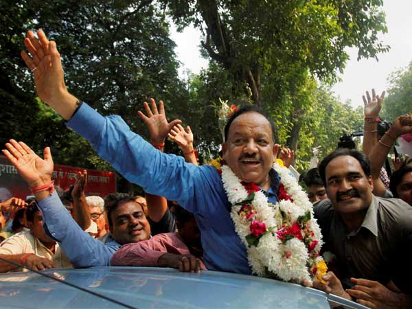 Delhi: Cong files complaint against BJP