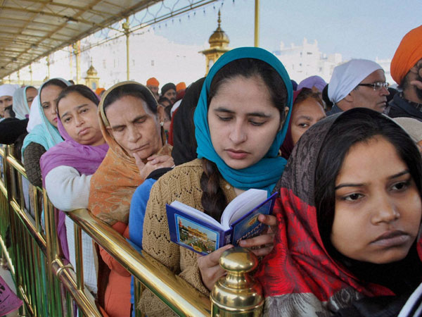 Devotees at Golden Temple