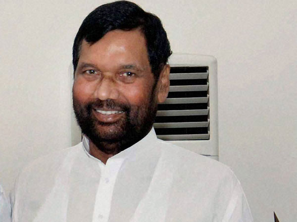 Paswan sings Congress' tune