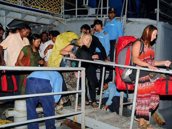 Cyclonic storm 'Lehar' weakens