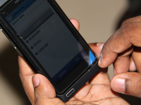 Love for Mobile: Girl jumps to death