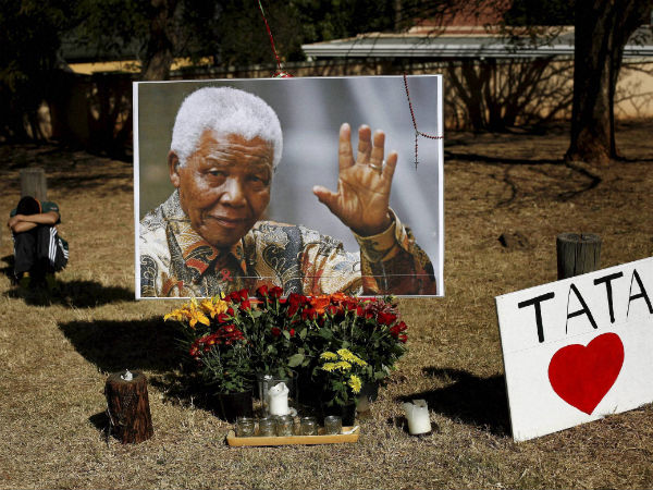 South Africans outside Madiba's house