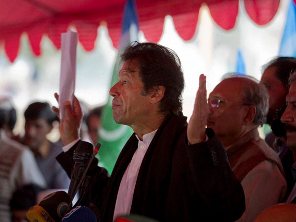 Imran Khan takes on PM Nawaz Sharif