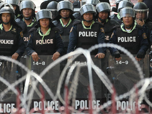 Ready to dissolve parliament, says Thai PM