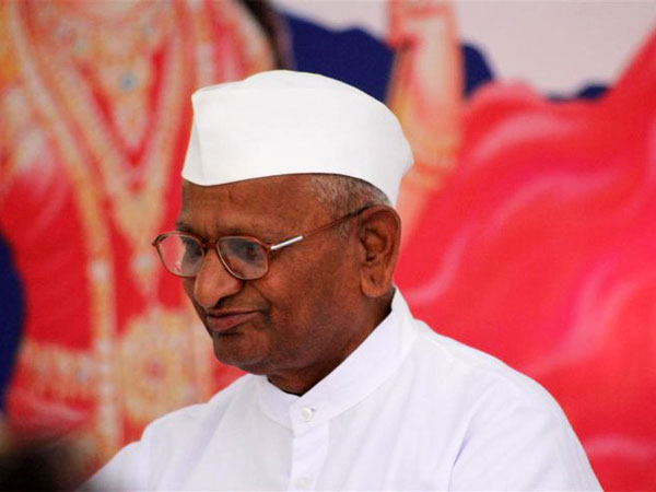 Hazare hits out at Cong, BJP for Lokpal delay