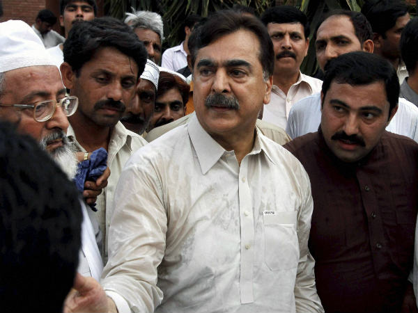 Gilani dares authorities to arrest him