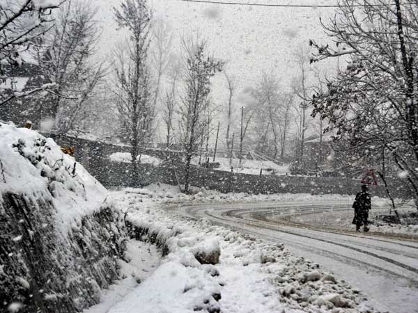 Mercury dips below freezing in Himachal
