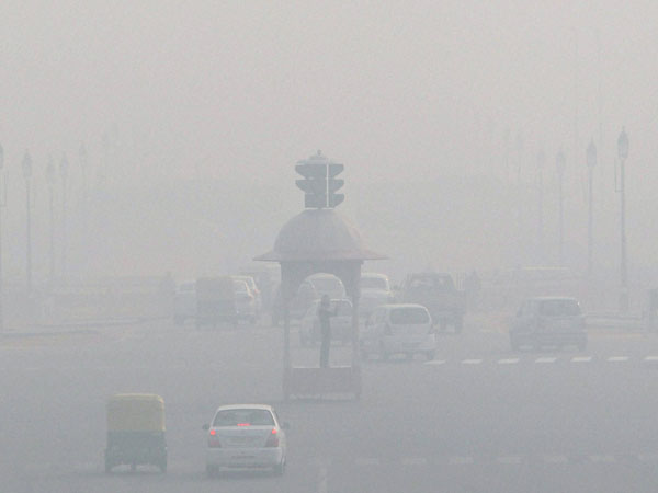 Dense fog hits Delhi airport, flights delayed again