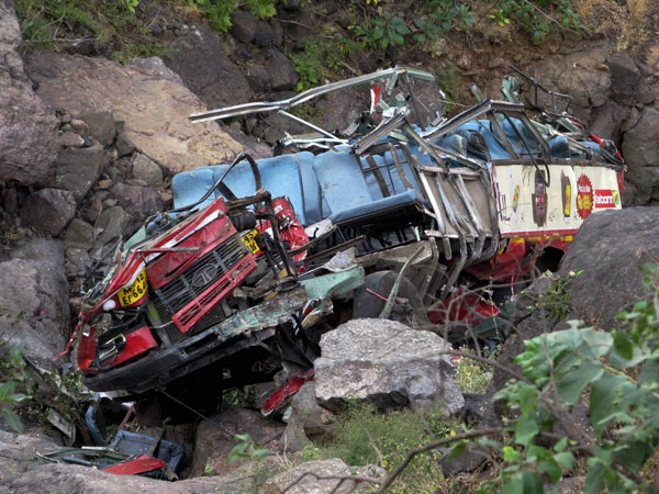 Many feared dead in bus accident in Maha