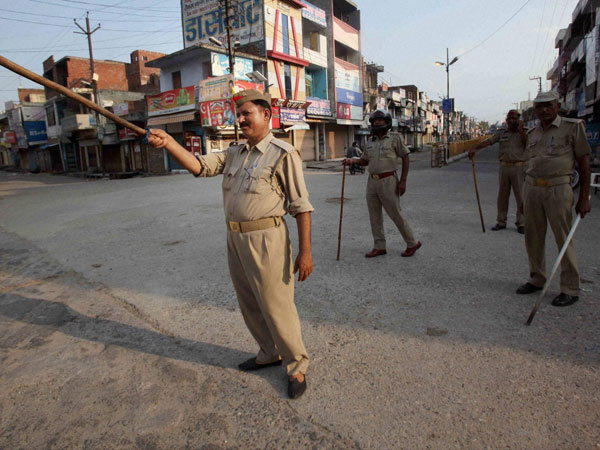 Muzaffarnagar: 10 police personnel injured in stone pelting