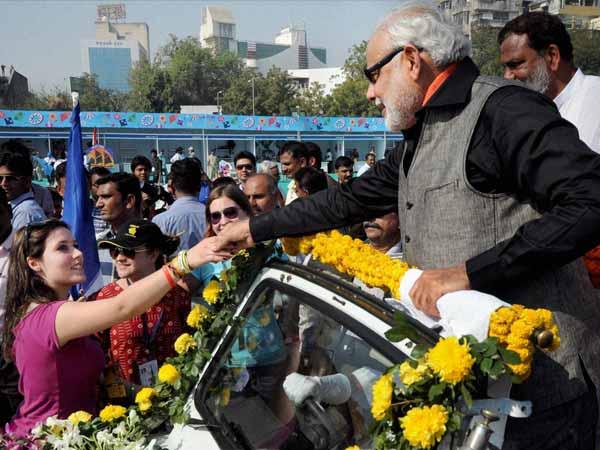 Kites are source of livelihood for poor: Modi Kites are source of livelihood for poor: Modi