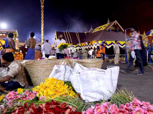 Lakhs of pilgrims witnessed Makara Jyothi