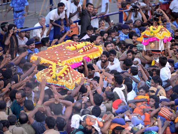 Makara Jyothi when deeparadhana was conducted