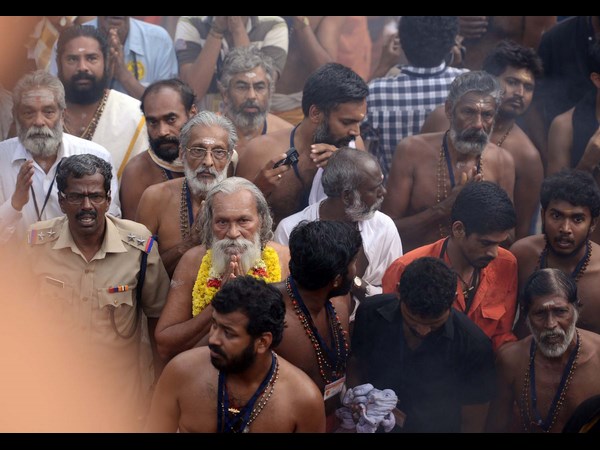 Devotees celebrate the Sabarimala Makara Jyothi