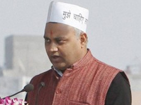 Somnath Bharti surrenders his licence