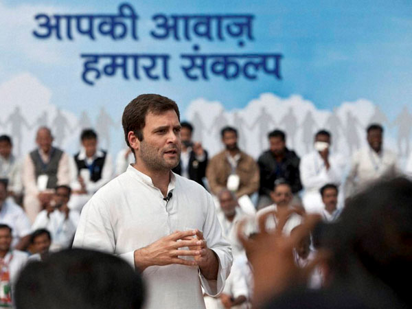Rahul Gandhi meets Panchayat leaders 
