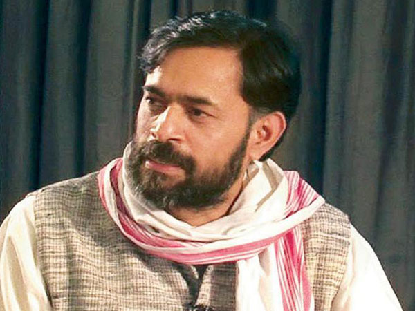Yogendra Yadav's Republic Day Google Hangout session raises Rs 18 lakh Yogendra Yadav's Republic Day Google Hangout session raises Rs 18 lakh