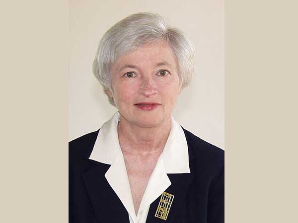 Yellen takes oath as Fed Chair