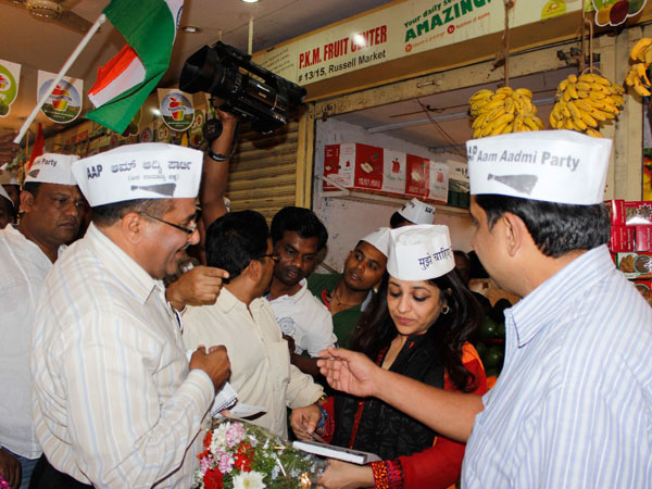 Shazia Ilmi interacting with Russell Market shopkeepers 