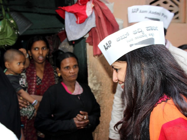 Shazia Ilmi interacting with the locals at Shivaji Nagar, Bangalore