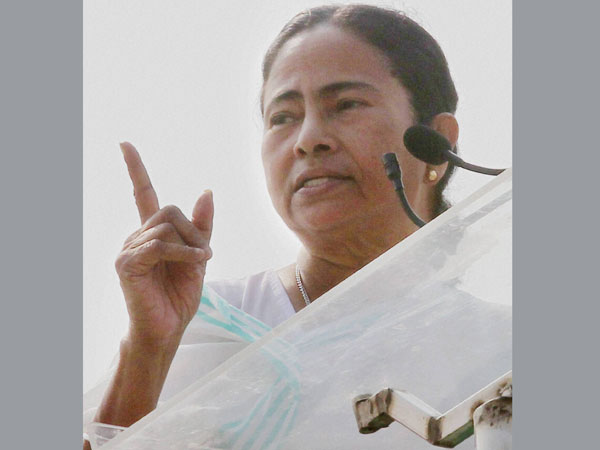 Mamata aims her gun at UPA govt