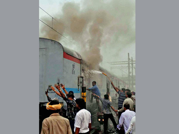 Fire in Howrah-Delhi Rajdhani Express