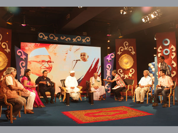 Anna Hazare says No to Modi, backs Mamata Banerjee