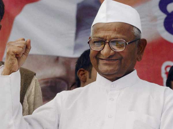 Anna Hazare praises Mamata Banerjee 